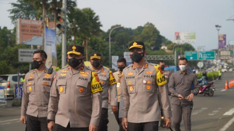 Pastikan Ops Ketupat, Wakapolda Jabar Cek Jalur Puncak
