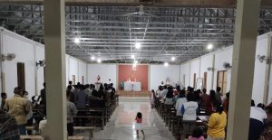 Sinergitas dan Solidaritas Babinsa Koramil Sejangkung Bersama Bhabinkamtibmas di Pengamanan Gereja