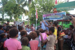 Hari Idul Fitri di Kampung Mosso Papua, TNI Berbagi Tali Asih