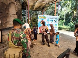 TNI-Polri Lakukan Prokes Mikro di Wahana Air Water Kingdom Cileungsi Bogor