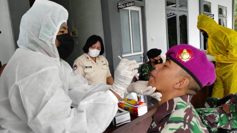 Prajurit Lanal TBA Lakukan Swab Antigen Pasca Lebaran
