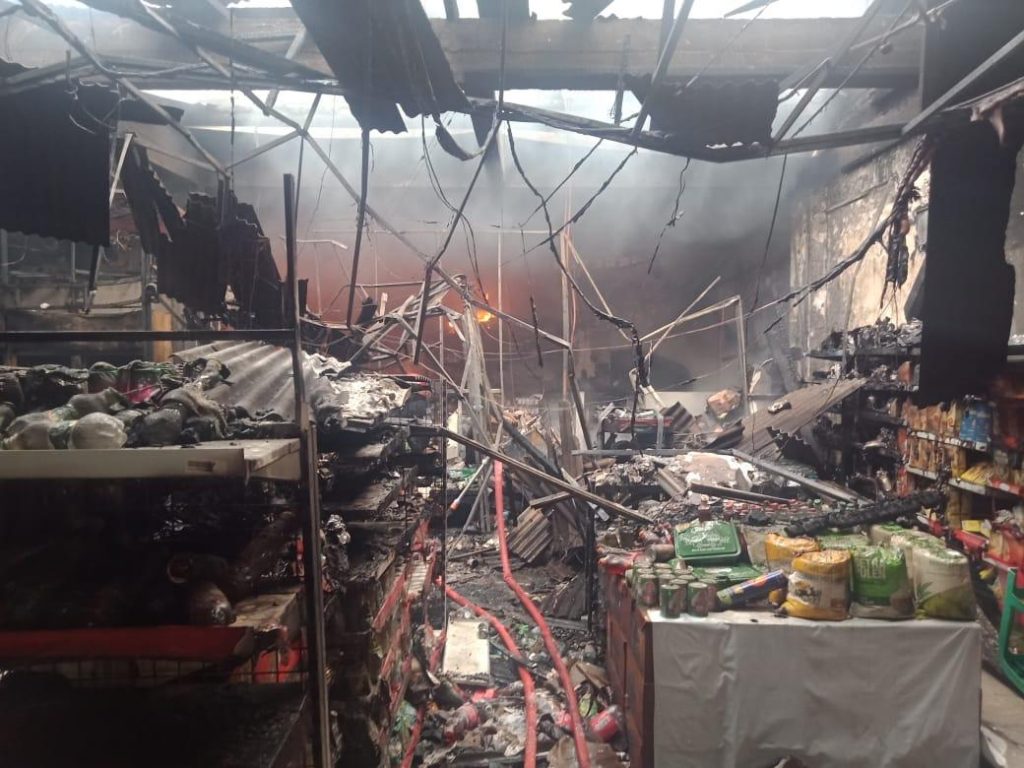 Mini Market Hangus Terbakar di Cileungsi