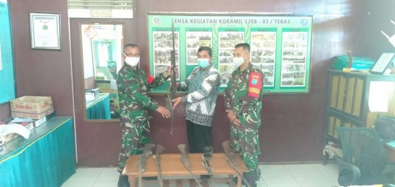 Enam Pucuk Senjata Rakitan Diserahkan, Dandim Sambas Apresiasi Prestasi Babinsa