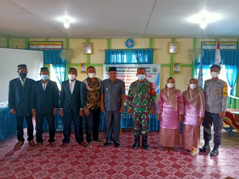 Danramil 06/Selakau Hadiri Pelantikan Anggota BPD Desa Binaan