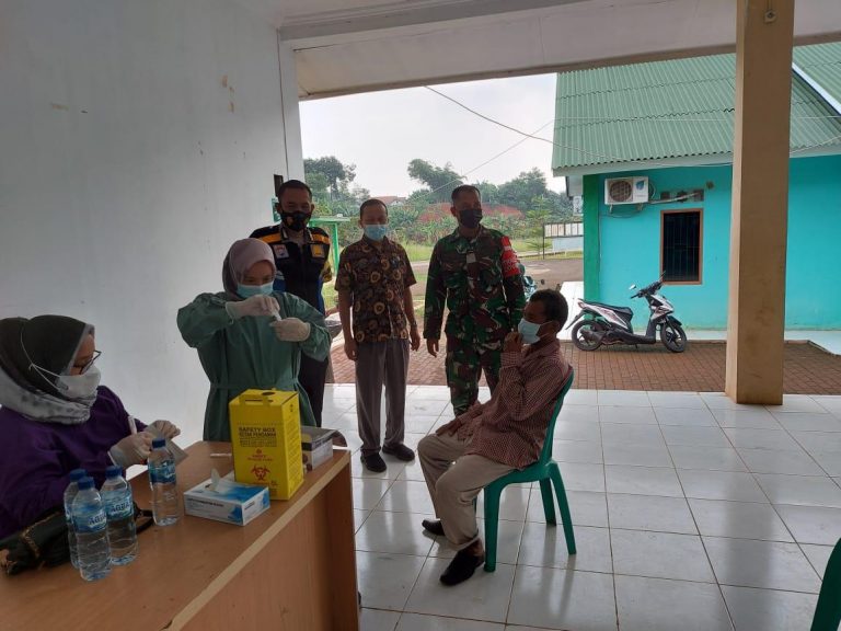 Warga Cileungsi Usai Mudik di Swab Antigen