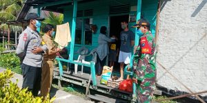 Sinergitas TNI-Polri Membantu Warga Desa Binaan