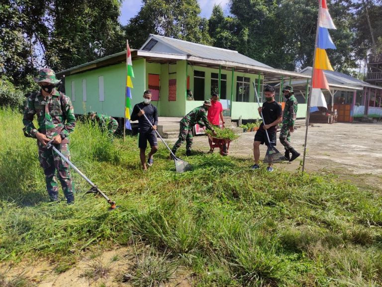 Yonif 642/Kapuas Gelar Karya Bakti di Panti Asuhan
