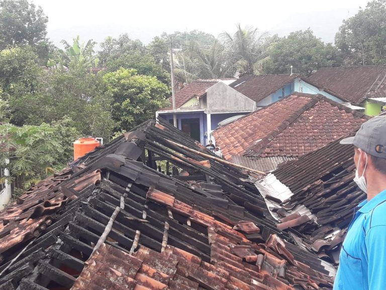 Dua Rumah Milik Warga Hangus Terbakar