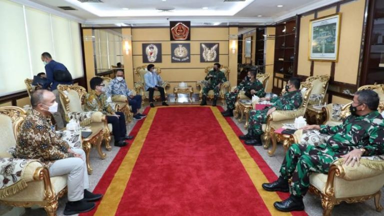 Kepada Panglima TNI, Menkominfo Sampaikan Rencana Pembangunan 5000 BTS di Wilayah Papua dan Natuna