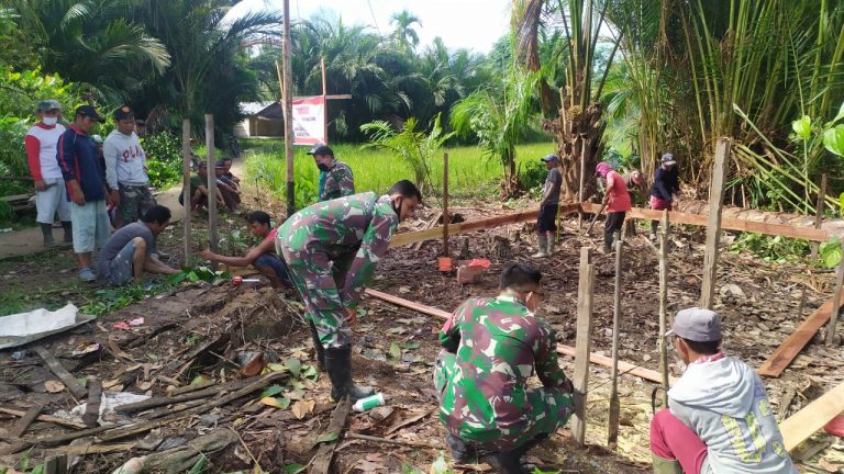 Bukti Nyata TNI Bersama Rakyat, Bangun Rumah Warga Kurang Mampu