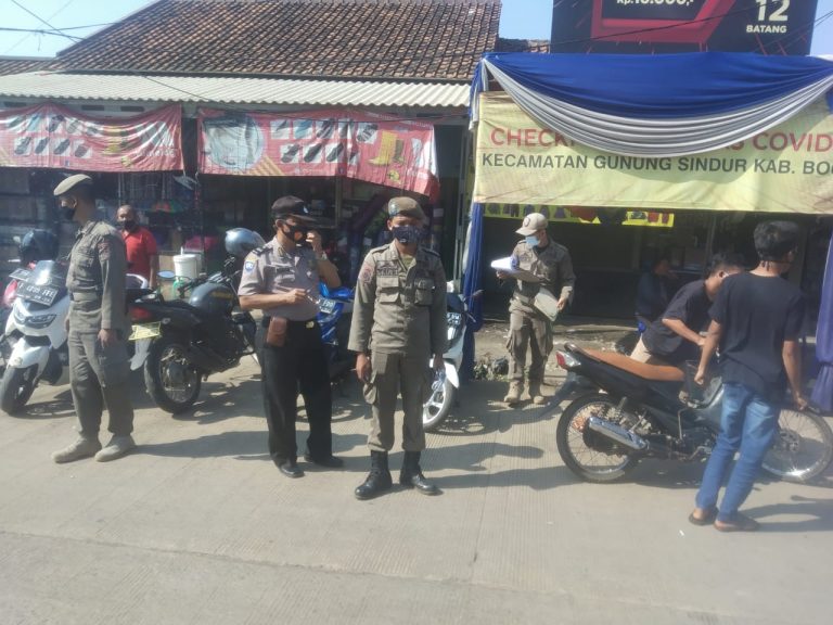 TNI-Polri dan Satpol PP Gelar Ops Yustisi Check Point di di Simpang Pasar Prumpung