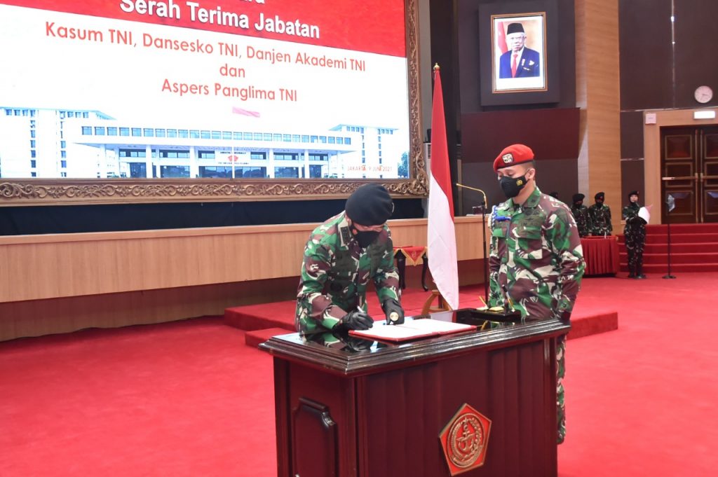 Sertijab Kasum, Aspers serta Penyerahan Jabatan Dansesko dan Danjen Akademi Dipimpin Panglima TNI