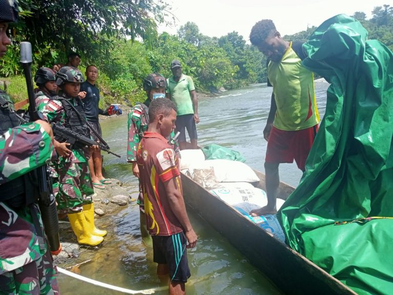 Peringati Bulan Lahir Pancasila, Satgas Pamtas Yonif 403/WP Sweeping di Wilayah Perbatasan RI-PNG
