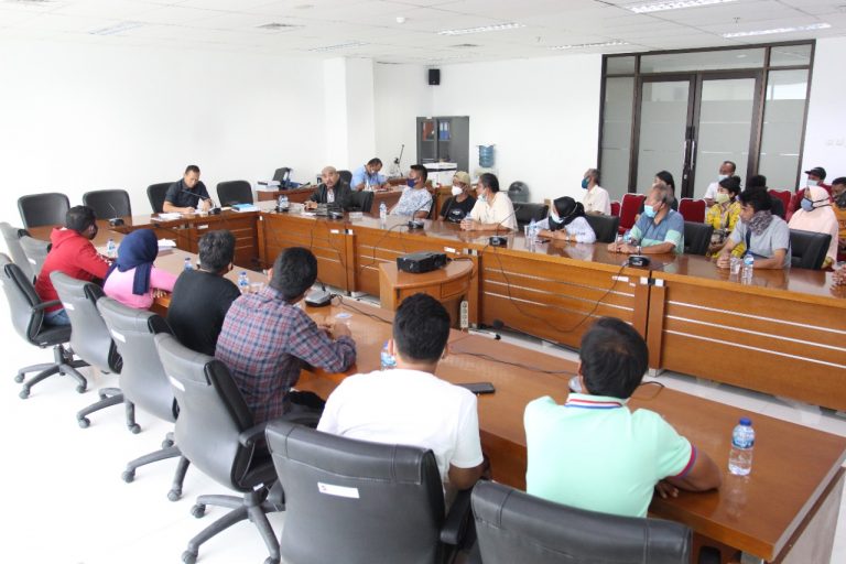 Pedagang Blok-B Pasar Kebon Kembang Adukan Nasibnya ke DPRD