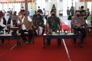 Panglima TNI Bersama Kapolri Rangkul Tokoh Agama Dan Tokoh Masyarakat di Bangkalan