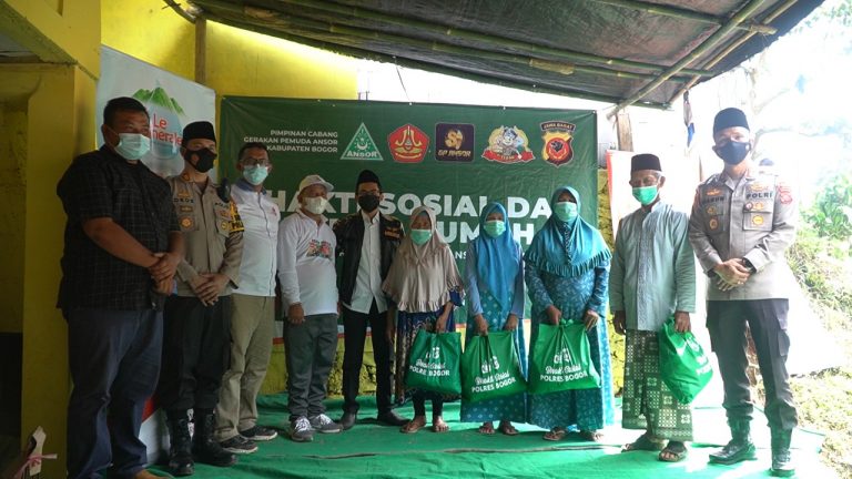 Polres Bogor, GP Ansor dan PT Mayora Bedah Rumah Warga Caringin