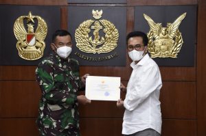 Chief Executive Officer Plataran Indonesia Raih Penghargaan Dari Panglima TNI
