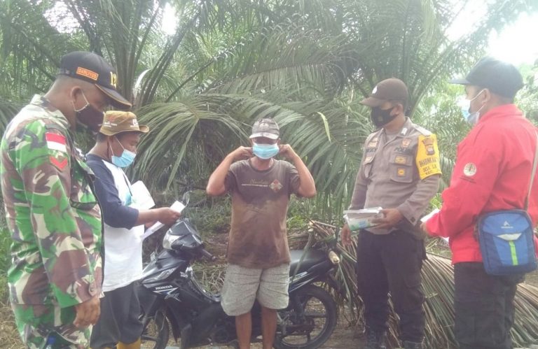 Babinsa Sarang Burung Kuala Himbau Masyarakat Tak Bakar Lahan