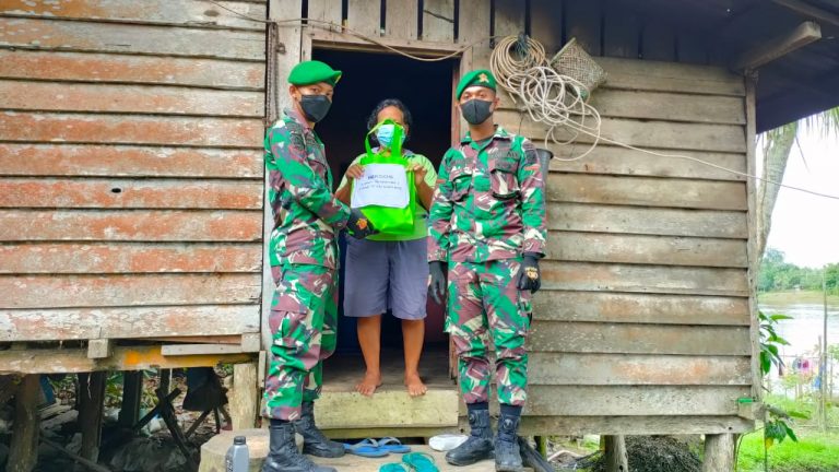 Kompi Senapan C Yonif 642/Kapuas Laksanakan Bakti Sosial