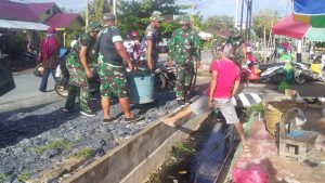 Dandim Apresiasi Warga Bantu TNI Bersihkan Lingkungan Pasar