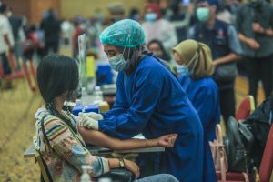 Wali Kota Bogor Tinjau Vaksinasi,  Targetkan 10 Ribu Warga Divaksin