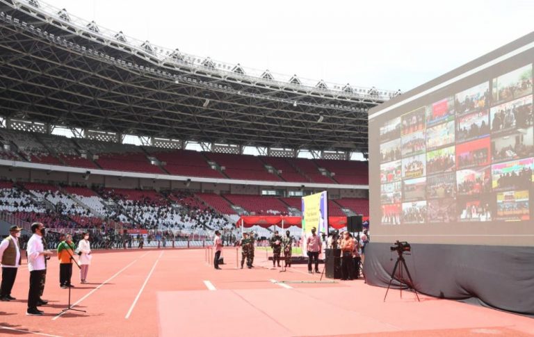 Jokowi Minta TNI-Polri Sukseskan Target Dua Juta Vaksinasi di Bulan Agustus