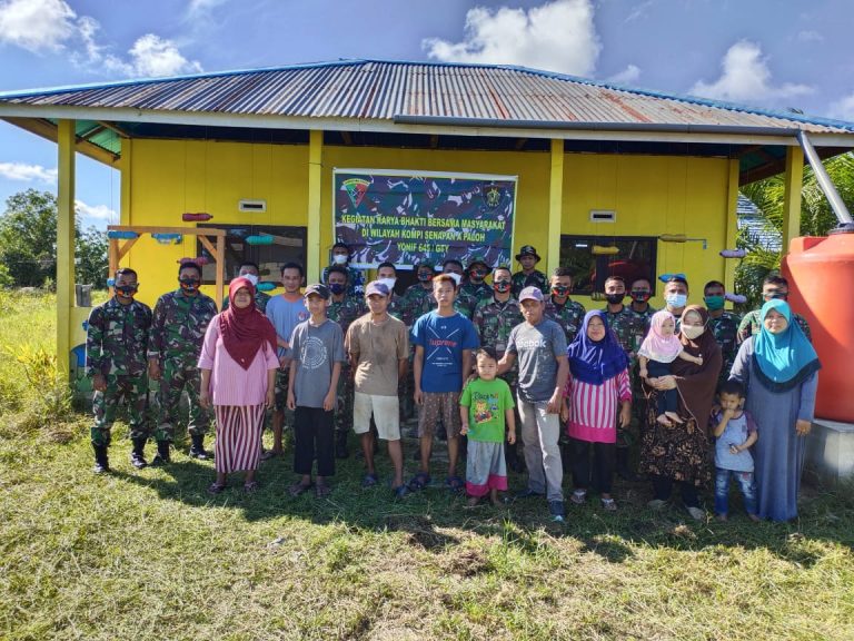 Peringati Hari Pancasila, Personel Yonif 645 dan Warga Merbau Bersihkan Sarana Tempat PAUD