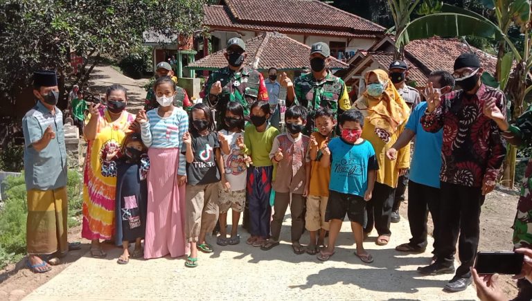 Ketua Tim Wasev Mabes TNI AD Bahagia dan Apresiasi Antusias Warga Ciandam Guyub Bantu TMMD ke 111