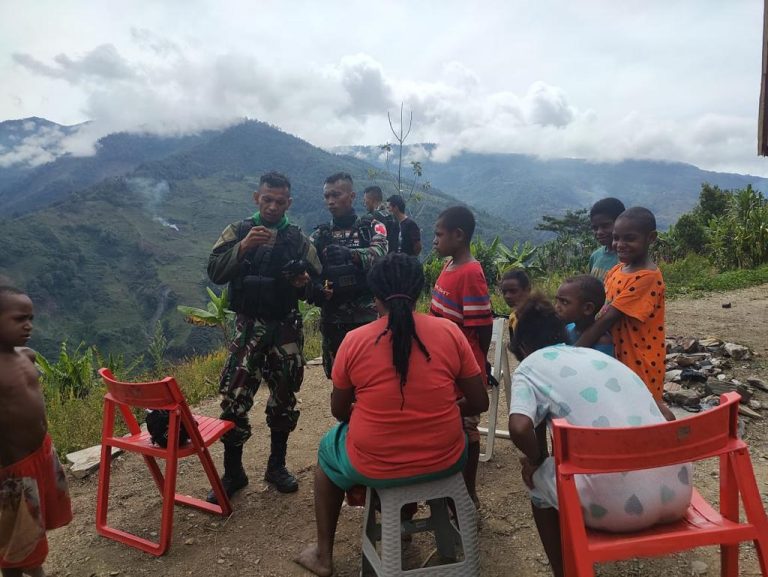 Kepedulian Prajurit TNI di Tolikara Terhadap Anak-Anak Sebagai Generasi Muda Penerus Bangsa