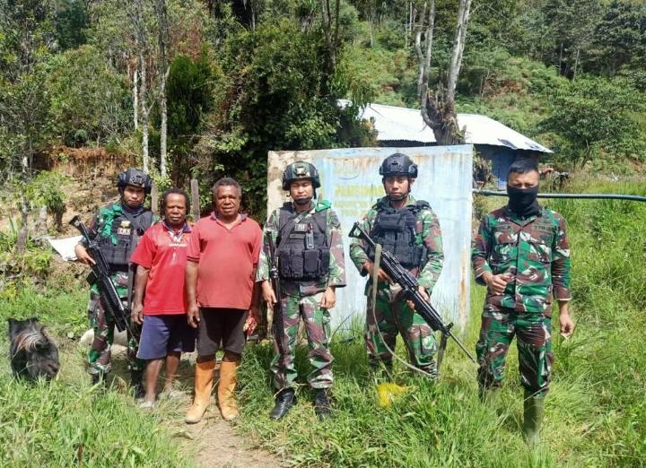 Keterbatasan Air, TNI Jaga Sumber Air di Distrik Minage Tolikara Papua
