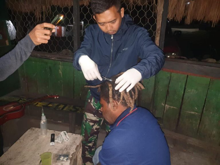 Korban Kebakaran di Desa Murigi Dievakuasi Satgas TNI