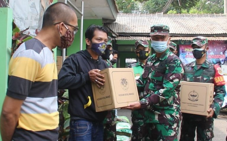 Siliwangi Peduli Masyarakat, Bagikan Bingkisan Sembako Kepada Masyarakat Kurang Mampu di Kota Bandung