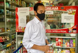 Blusukan Cek Apotek di Kota Bogor Ternyata Kekurangan Stok Obat dan Vitamin, Presiden Telpon Menkes