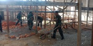 Satgas Yonif RK 751/VJS Bantu Pembangunan Gereja di Papua