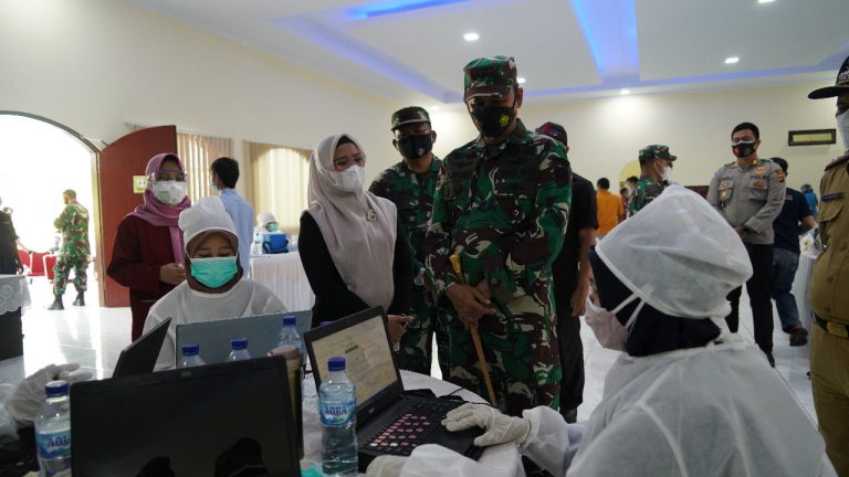 Tinjau Kegiatan di Klapanunggal Bogor, Danrem 061/Sk Ingatkan Prokes dengan Baik dan Benar