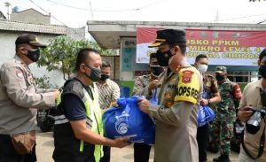 Polres Bogor Peduli Bagikan Paket Sembako Kepada Masyarakat