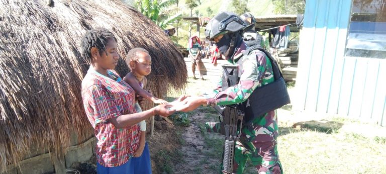 Tak Hanya Laksanakan Tugas Pokok, TNI Pamrahwan juga Melayani Masyarakat