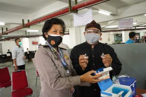 Atang Ajak Warga Vaksinasi di Gedung DPRD Kota Bogor