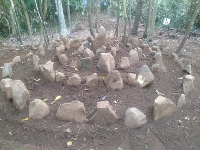 Anton Charliyan Bersama Ketua DPRD Kab.Tasikmalaya Resmikan Situs Circle Stone di Desa Jahiang Salawu