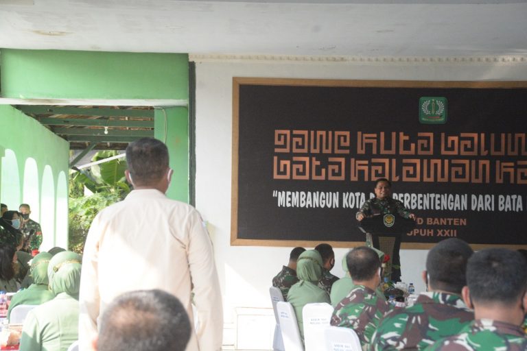 Pangdam III/Siliwangi Bersama Ketua Persit KCK PD III/Slw Kunjungi dan Pamitan di Korem 064/MY