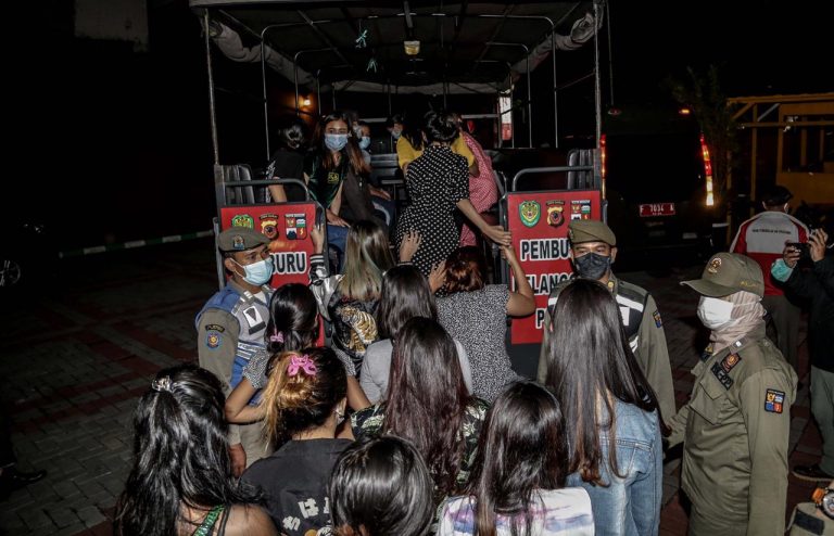 Diduga Praktek Prostitusi, 24 Pasangan Muda-mudi Terjaring Razia Petugas PPKM di Kamar Hotel