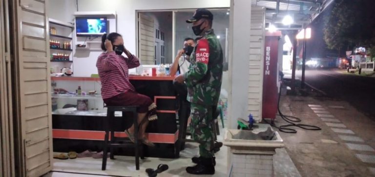 Berada di Level 3, Hari Libur Babinsa Batang Lakukan Patroli PPKM