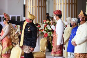 Presiden Kenakan Pakaian Adat Lampung Saat Pimpin Upacara di Istana Merdeka
