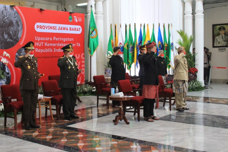 Pangdam III/Slw Ikuti Upacara Peringatan HUT Ke-76 RI di Gedung Sate