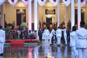 Upacara Penurunan Bendera di Kota Bogor Diguyur Hujan Deras