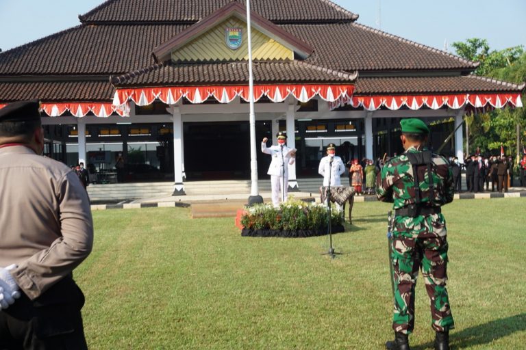 Batang Gelar Upacara Bendera HUT RI Ke 76 Dengan Sederhana