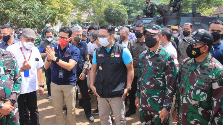 Pangdam III/Slw dan Gubernur Jabar Dampingi Menparekraf Tinjau Gebyar Vaksinasi