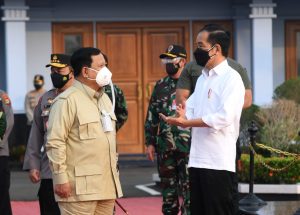 Prabowo Dampingi Jokowi Terbang ke Kaltim Resmikan Jalan Tol