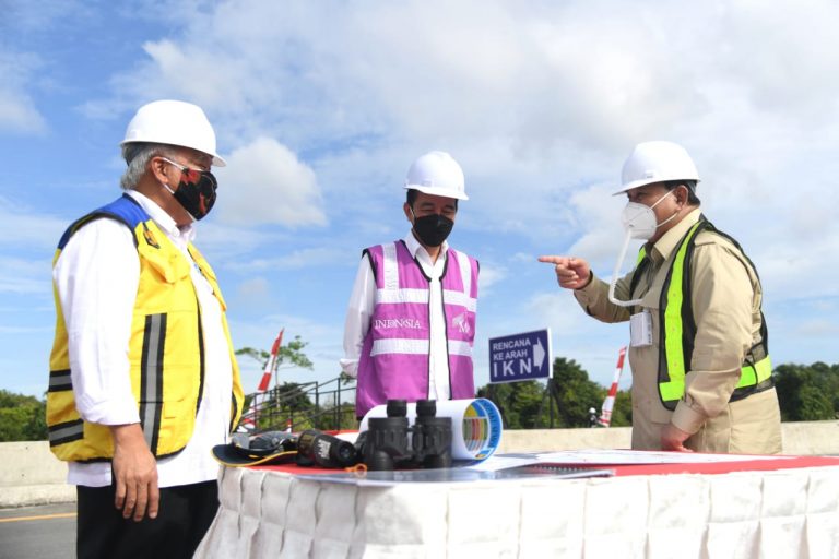 Jokowi Bersama Prabowo dan Basuki Tinjau Sodetan Akses Jalan ke Ibu Kota Negara