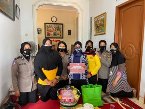 Peringati HUT Polwan Ke – 73, Anggota Polres Bogor Lakukan Anjangsana Polwan Purnabakti